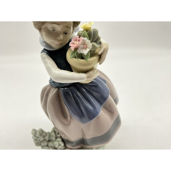 Vintage Lladro Spring Is Here Girl With Basket of Flowers 6.75" Figurine #5223 - Picture 8 of 16
